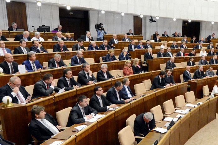 Ilustračný obrázok k článku Nitriansky viceprimátor zasadol do parlamentu: Martin Nemky o novom poslaneckom poste!