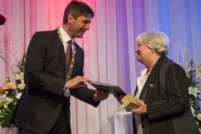 Ilustračný obrázok k článku Cenu primátora hlavného mesta si prezvali štyria Bratislavčania