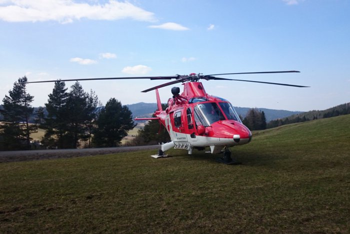 Ilustračný obrázok k článku Motorkár sa zrazil s nákladným autom. Na miesto nehody letel vrtuľník