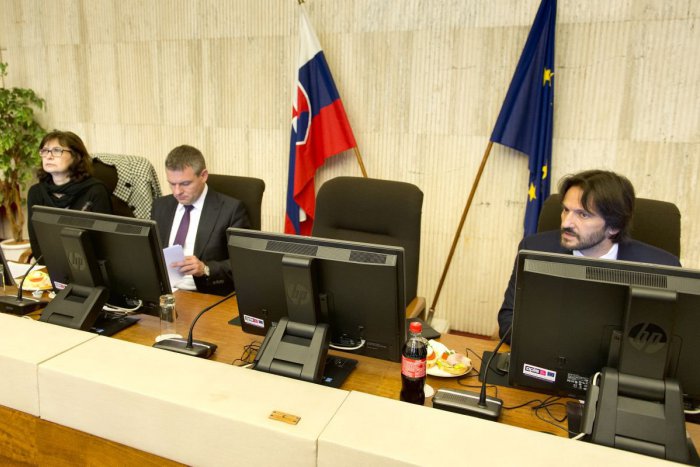 Ilustračný obrázok k článku Vláda sa zíde na mimoriadnom rokovaní: Povedie ho Robert Kaliňák