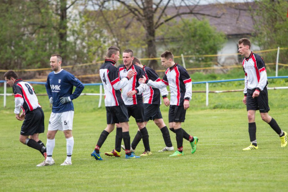 Ilustračný obrázok k článku V derby kola remíza Ľubele s Bobrovcom: Pozrite si výsledky 9. kola liptovských súťaží