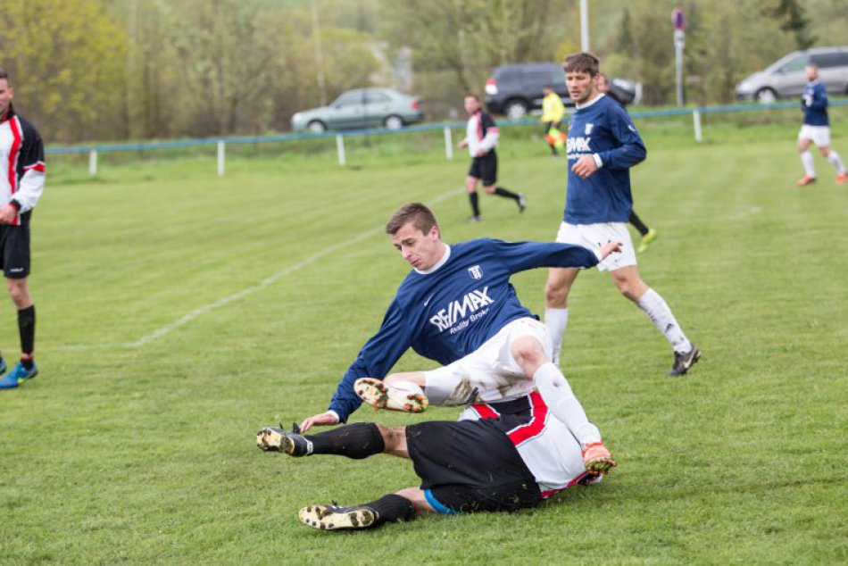 Ilustračný obrázok k článku Demänová stále bez bodu, Važec sfúkol Pribylinu: Výsledky futbalu na jednom mieste