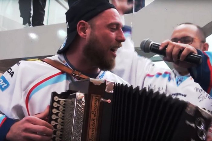 Ilustračný obrázok k článku Blízko Nitry sa zídu heligonkári z celého Slovenska: Zahrá aj Tibor Kutálek!