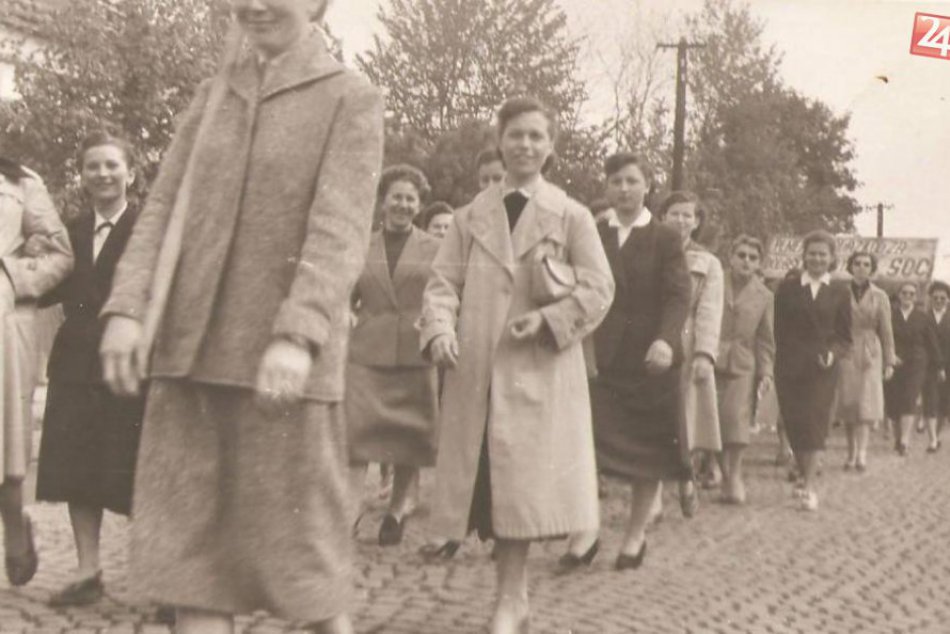 Ilustračný obrázok k článku Dobové zábery z Michaloviec: Prvomájové oslavy v období socíku! FOTO