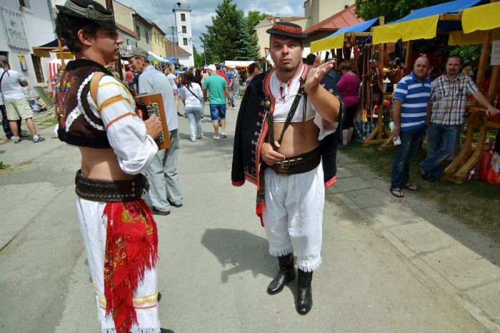 Ilustračný obrázok k článku Dom remesiel aj veľa ľudovej muziky. Program Turíčneho jarmoku láka do Ľupče