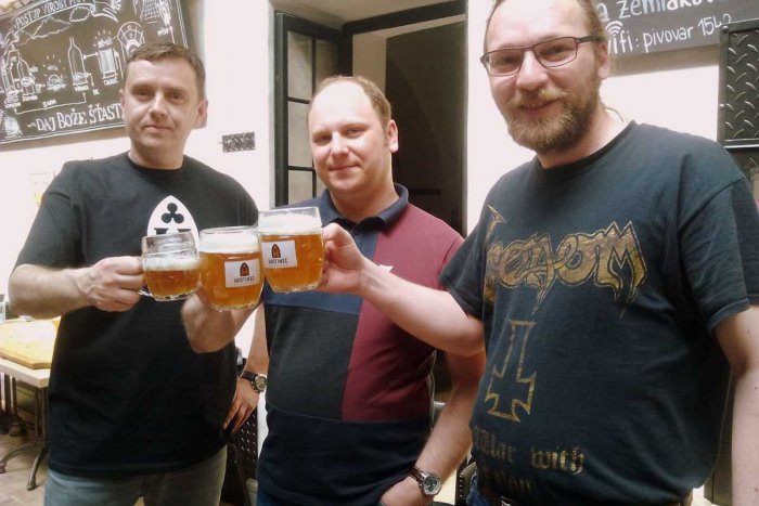 Ilustračný obrázok k článku Prečo platiť košickým dvojdukátom? Jeho autori v tom majú jasno, kľúčom je pivo :)