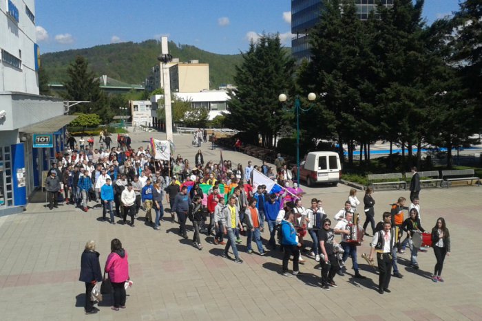 Ilustračný obrázok k článku Ľudí prekvapil dav študentov: Žiadna revolúcia, konal sa tradičný pochod ulicami mesta