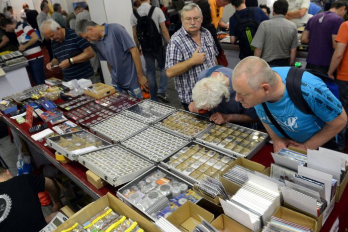 Ilustračný obrázok k článku Prešovská zberateľská burza lákala záujemcov: Najviac prišlo filatelistov