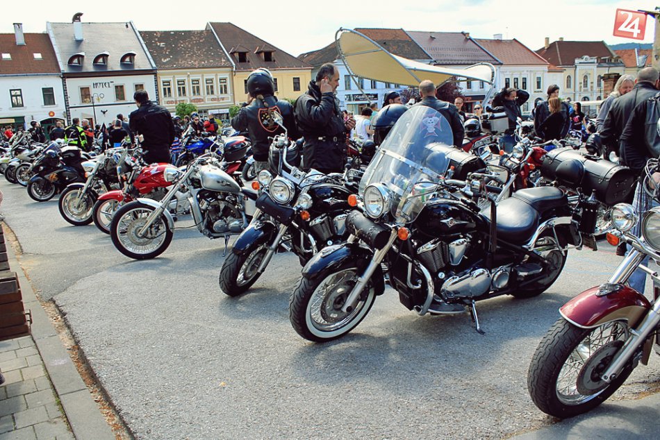 Ilustračný obrázok k článku Milovníci silných strojov vyrazili na cesty: V Rožňave sa stretlo množstvo priaznivcov + FOTO, VIDEO