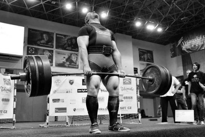 Ilustračný obrázok k článku Majstrovstvá v silovom trojboji? Áno, v dome kultúry