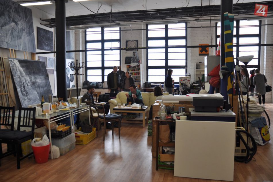 Ilustračný obrázok k článku OBRAZOM: Cvernovka končí a s ňou aj desiatky umelcov a ich tvorivé zázemie