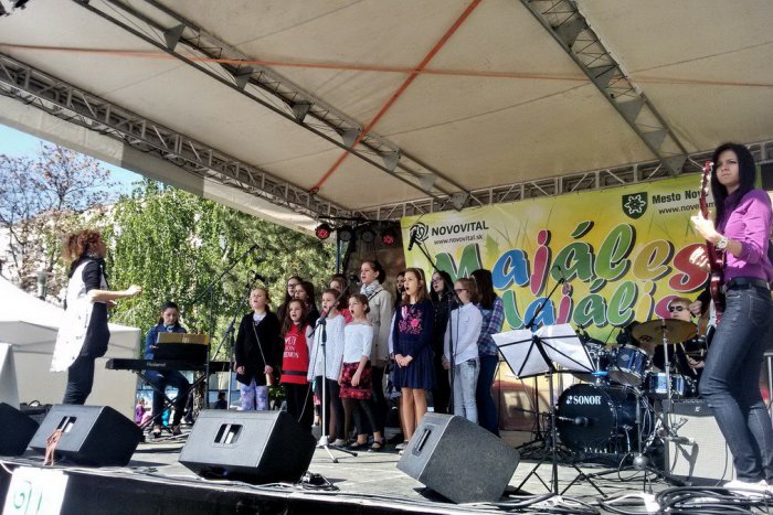 Ilustračný obrázok k článku Novozámocký Majáles ponúkol pestrú zábavu pre deti i dospelých, FOTO