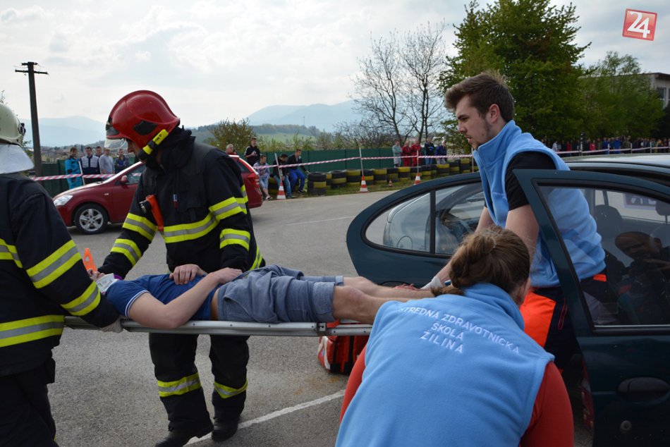 Ilustračný obrázok k článku Stredoškoláci sa poriadne zapotili: Šmyk či zrážku s chodcom však zvládli s chladnou hlavou