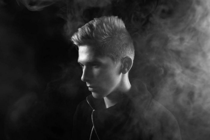 Ilustračný obrázok k článku Nový videoklip mladého zvolenského rapera. Dráždivými zábermi upozorňuje na povrchnosť ľudí