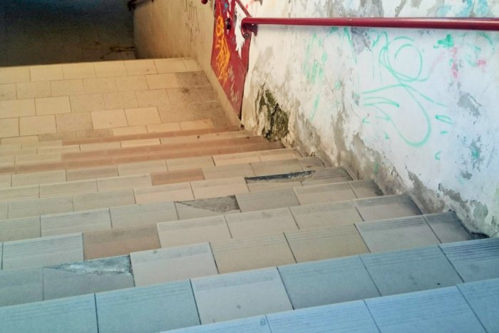 Ilustračný obrázok k článku Priestor na železničnej stanici v Prešove potrebuje opravu: Dočkajú sa cestujúci bezpečnejšieho schodiska?