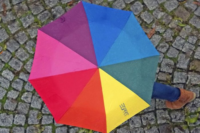 Ilustračný obrázok k článku RANNÁ ŠTVORKA: Prehánky a búrky nepoľavia ani v stredu, meniny má Milota