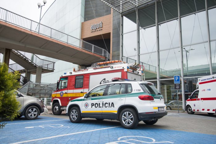 Ilustračný obrázok k článku Polícia ohlásenú bombu v Auparkoch nenašla