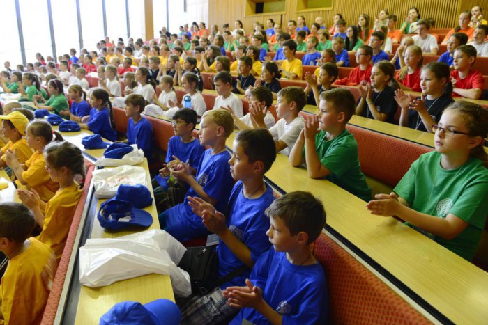 Ilustračný obrázok k článku Bystrická univerzita má desiatky detských absolventov. Čo zažili počas nevšednej výučby?