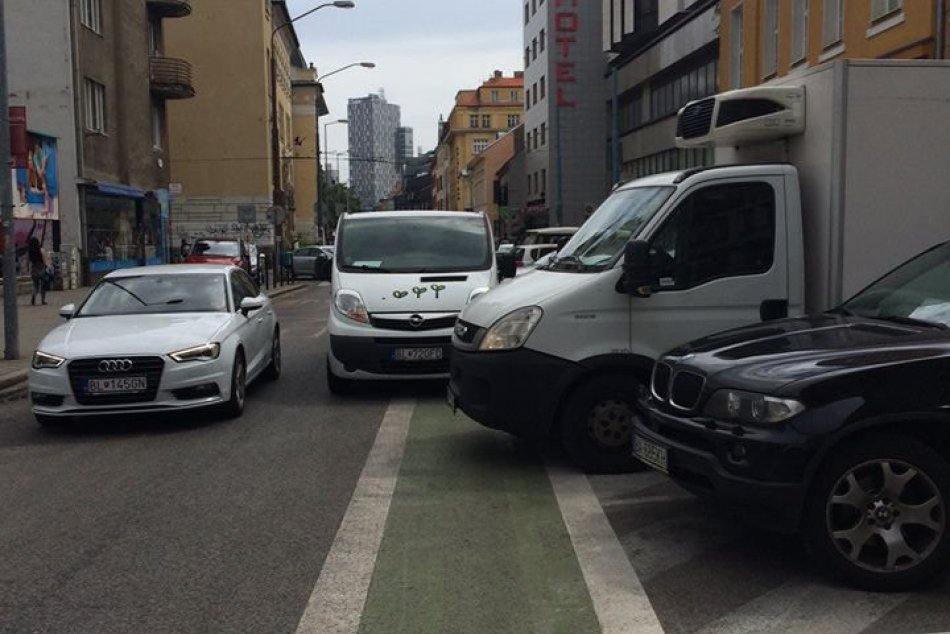 Ilustračný obrázok k článku Cyklistika v Bratislave? Mnohí motoristi cyklopruhy ignorujú