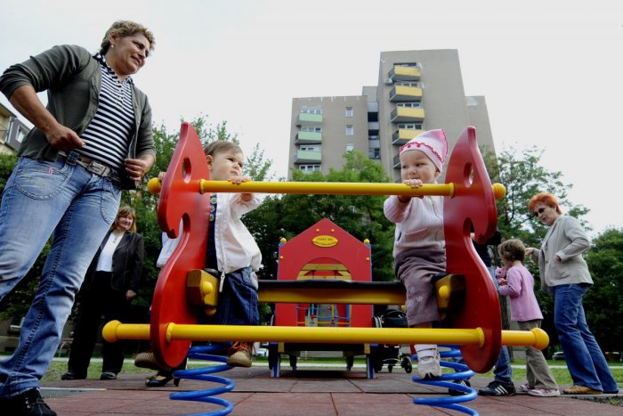 Ilustračný obrázok k článku Malí Bystričania sa dočkali. Na jednom zo sídlisk otvoria špeciálne ihrisko