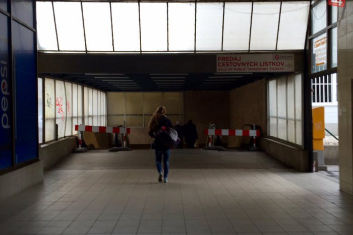 Ilustračný obrázok k článku Koniec vláčenia kufrov po schodoch? Mesto vymieňa eskalátory na Hlavnej stanici