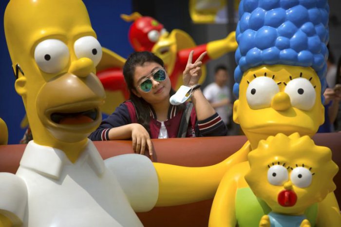 Ilustračný obrázok k článku KURIOZITA DŇA: Ležali ste už niekedy na nadrozmernej šiške? Populárni Simpsonovci pobláznili Peking