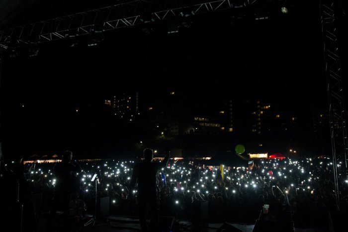 Ilustračný obrázok k článku VIDEO: Tisícky fanúšikov spievali na Majálese spolu s kapelami. Zábery plné emócií