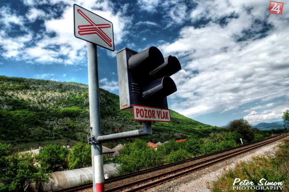 Ilustračný obrázok k článku Záhadné číslo na železničných priecestiach v rožňavskom okrese: Vedeli ste na čo slúži?