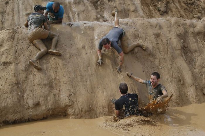 Ilustračný obrázok k článku KURIOZITA DŇA: Francúzi sa váľali v blate, vznikli vtipné fotky