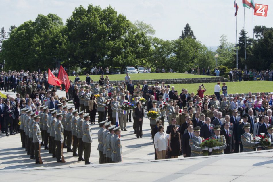 Ilustračný obrázok k článku OBRAZOM: Padlých vojakov si na Slavíne uctil neplánovane aj premiér