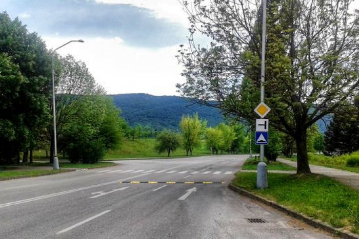 Ilustračný obrázok k článku Vodiči na Aleji Jána Pavla II. radšej pozor: Za jeden manéver hrozí pokuta až 300 eur!