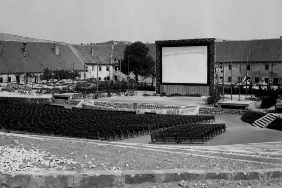 Ilustračný obrázok k článku Archívne zábery: Kam chodili Bratislavčania pred vznikom multiplexov?