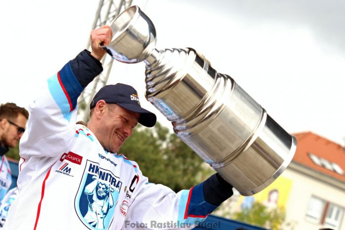 Ilustračný obrázok k článku Veľká pocta pre hokejových majstrov: HK Nitra mieri do prezidentského paláca!