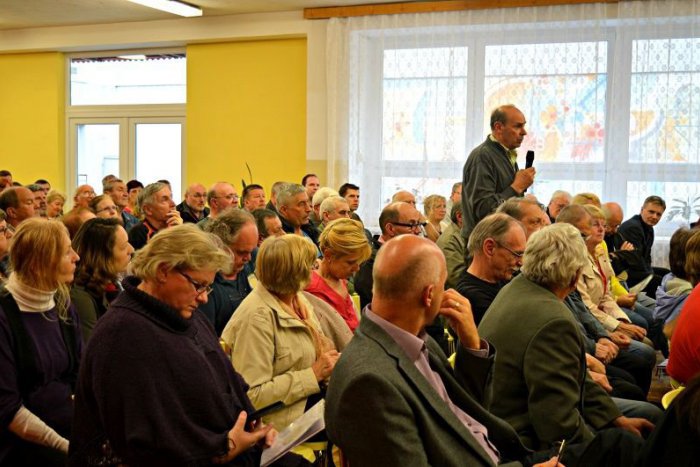 Ilustračný obrázok k článku Bystričania o parkovaní na sídliskách: Odmietanie parkovacích domov aj využitie kotolní