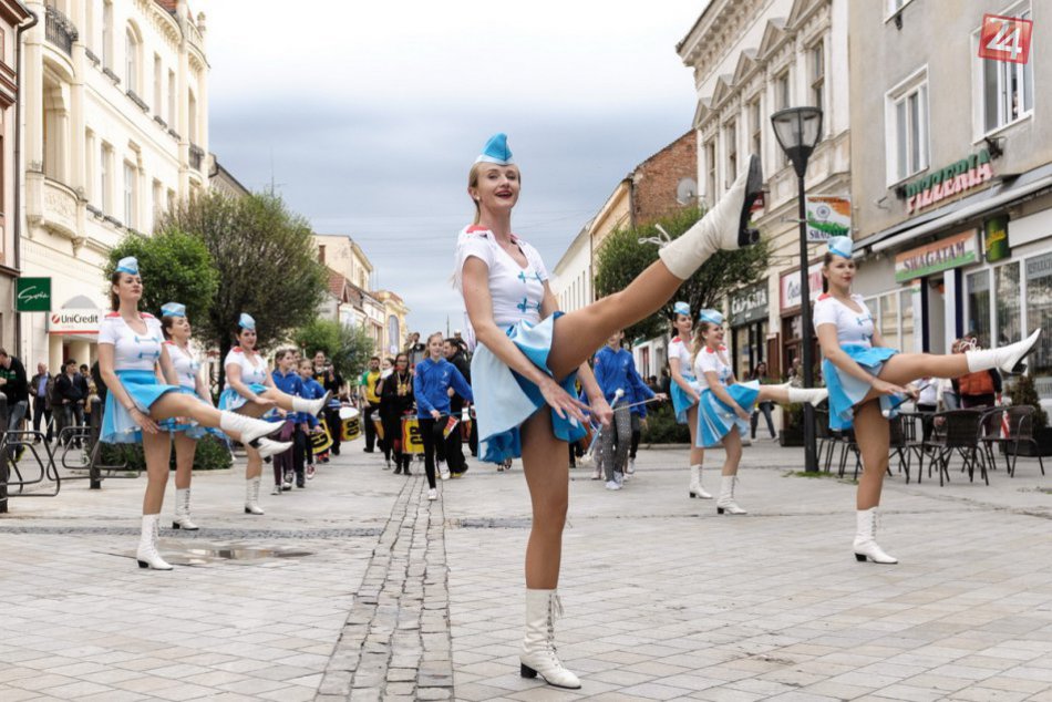 Ilustračný obrázok k článku FOTO z nitrianskeho karnevalu: Centrum mesta hýrilo farbami počas alegorického sprievodu