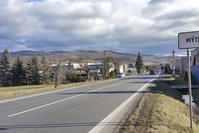 Ilustračný obrázok k článku V Mýtnej sťažuje ľuďom život veľká premávka. Starosta hovorí o asi 20 000 autách