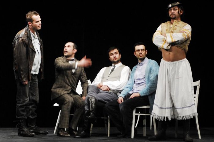 Ilustračný obrázok k článku Obľúbení chalani sa vracajú. Populárne predstavenie s revolverom si vychutnáte v Nitre aj v Šali