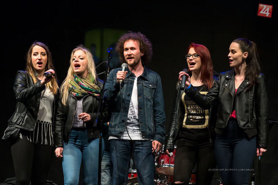 Ilustračný obrázok k článku Poznáme meno novej univerzitnej Superstar: TENTO chalan prespieval aj baby