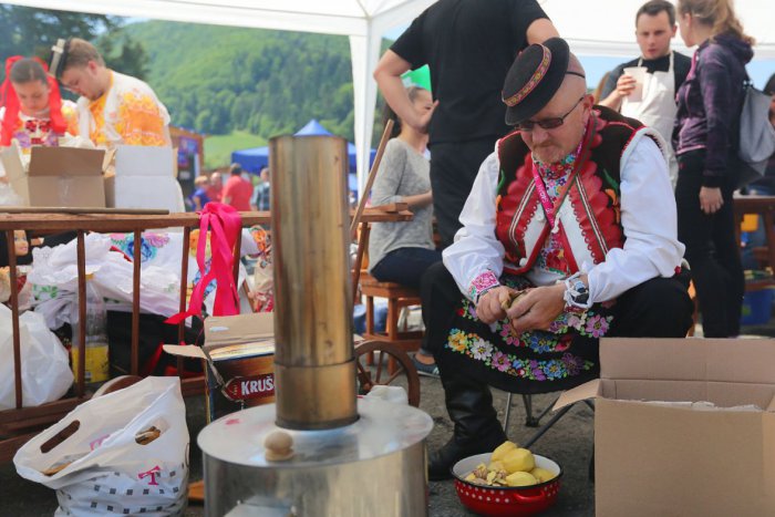 Ilustračný obrázok k článku V Brusne sa bude pripravovať vychýrená pochúťka. Lákadlami folklóristi aj Desmod!