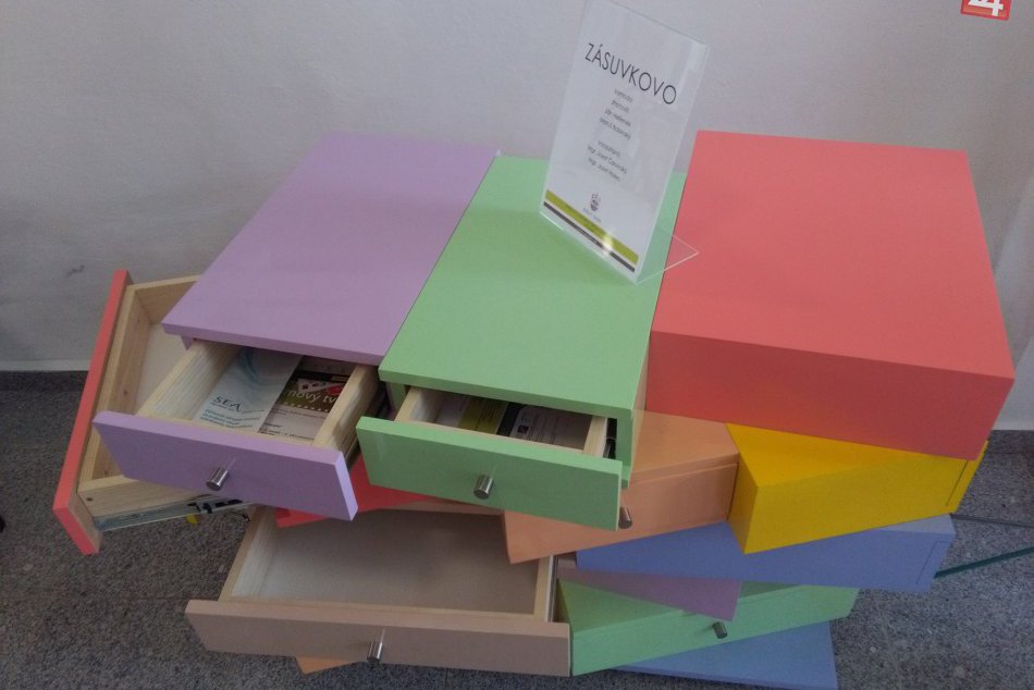 Ilustračný obrázok k článku Mladí dizajnéri vo Zvolene predvádzajú svoj talent: Vyskúšali by ste sedenie z odpadu?