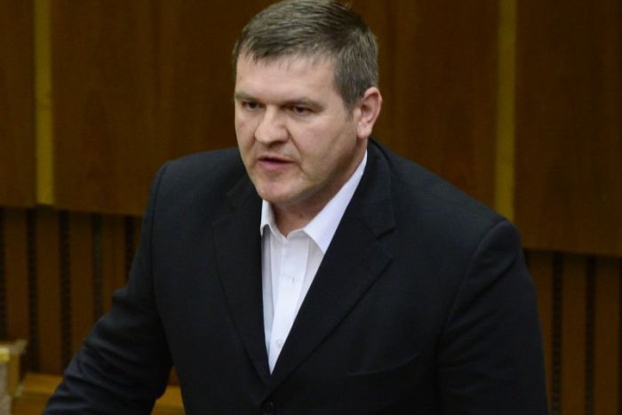 Ilustračný obrázok k článku Máme odpoveď. Čo bolo príčinou smrti poslanca Kotlebovej strany?