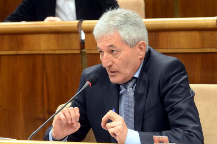 Ilustračný obrázok k článku Kauza predraženého nákupu CT: Suchánek z OĽaNO-NOVA chce od Fica dôkazy