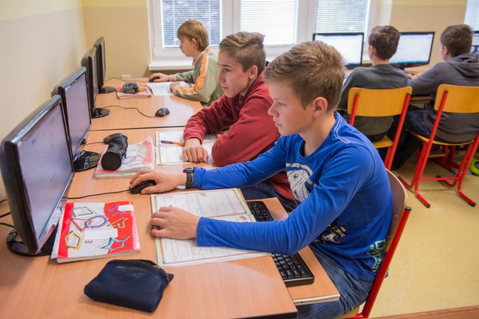 Ilustračný obrázok k článku Základná škola Veternicová má za sebou napriek možnému koncu zápis prváčikov