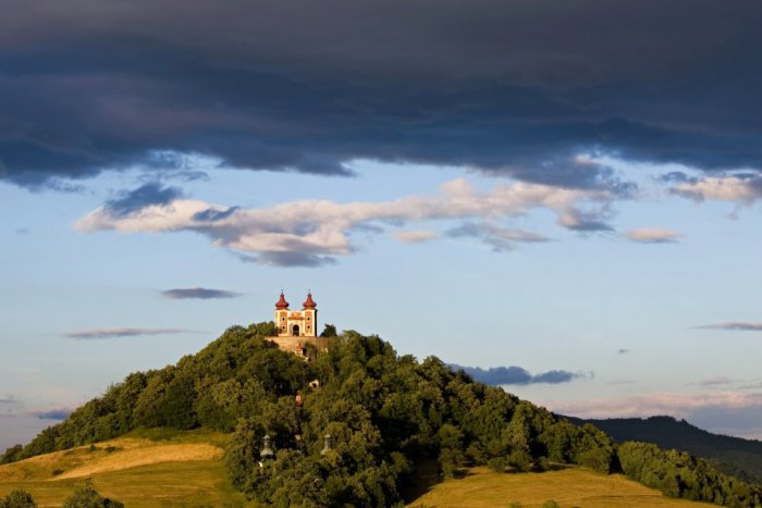 Ilustračný obrázok k článku Banskoštiavnická Kalvária vstáva z popola