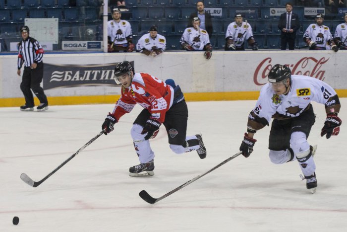 Ilustračný obrázok k článku Hokejisti bystrickej UMB ukázali srdce: Vydražili dresy, aby pomohli nevyliečiteľne chorým deťom