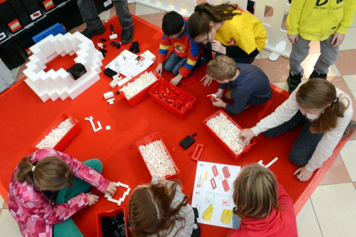 Ilustračný obrázok k článku Kopy lega, opekačka aj parkouristi. Deti s autizmom zažijú v Bystrici špeciálny víkend!