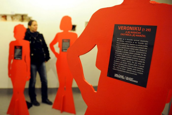 Ilustračný obrázok k článku V Mikuláši otvorili nové poradenské centrum: Pomôcť má týraným ženám a ich deťom