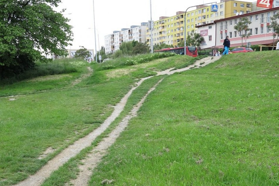 Ilustračný obrázok k článku Pohodlie a bezpečnosť pre chodcov: Petržalka rieši Štúdiu pešieho pohybu v lokalite Dvory