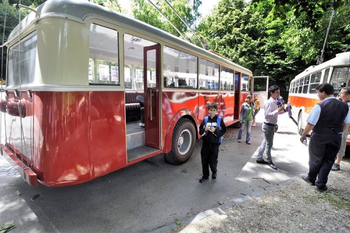 Ilustračný obrázok k článku Noc múzeí si môžete užiť netradične. Zdarma vás zvezú historické vozidlá