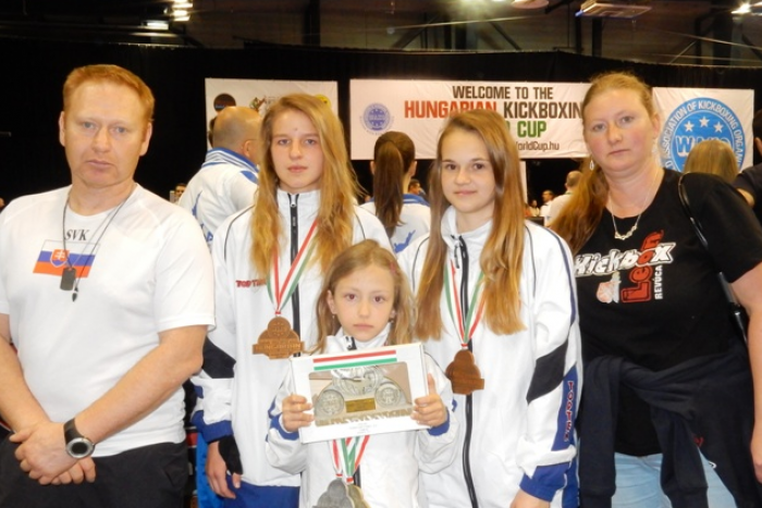 Ilustračný obrázok k článku Revúcke kickboxerky opäť zabodovali. Na svetovom pohári zbierali cenné kovy!